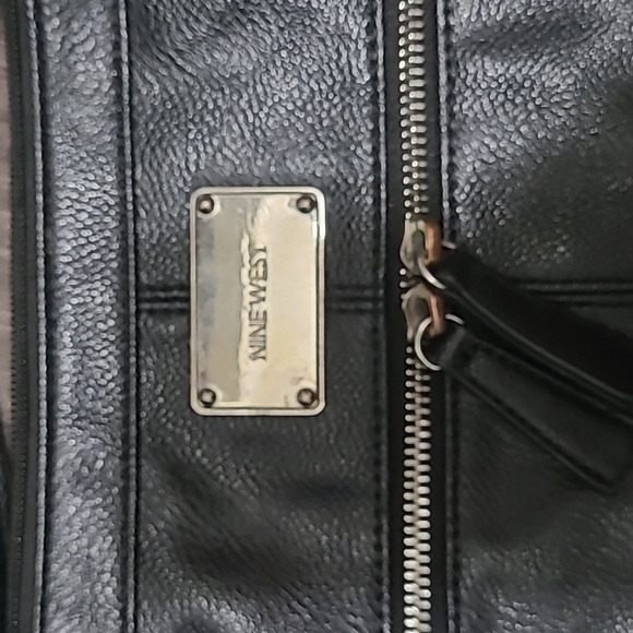 Nine West shoulder/cross body bag.  Black. - Picture 2 of 6